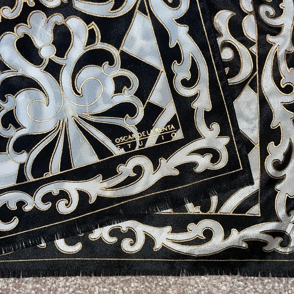 Oscar de la Renta silk scarf - Picture 2 of 2